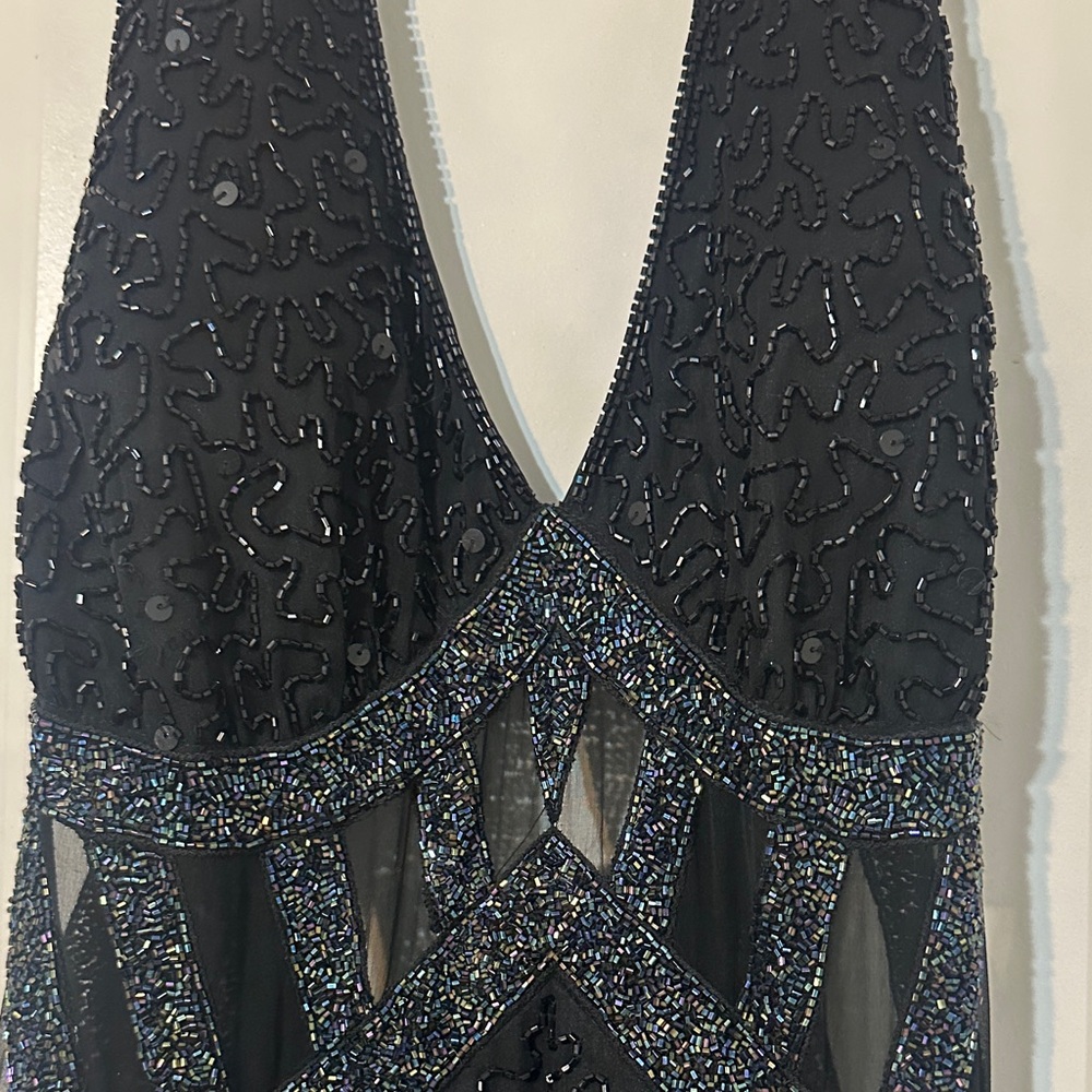 Elegant Black Backless Gown - Picture 2 of 6